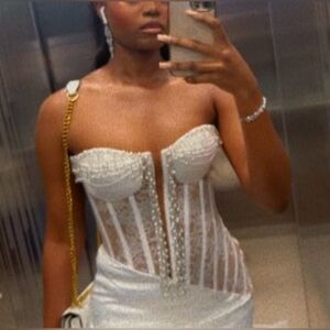 Short white dress, with beads and corset